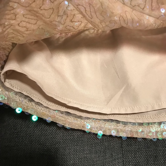 BCBG generation Peachy Nude Sequin Mini skirt. Sz 4. - Picture 8 of 10